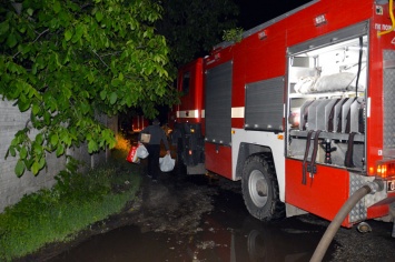 Спасатели тушили масштабный пожар в Днепре