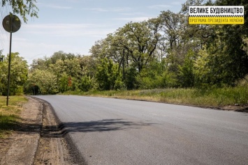 В Днепропетровской области капитально ремонтируют местные автодороги (фото)