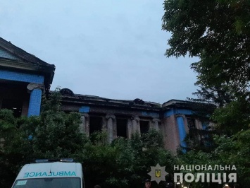 В Лисичанске юная девочка погибла в заброшенном ДК: обрушилась с высоты третьего этажа (фото)
