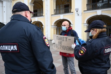 Замглавреда "Эха Москвы в Петербурге" вызвали в СК по делу о клевете