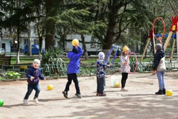 Более 8 тысяч крымских семей в мае получили ежемесячную денежную выплату на третьего и последующего детей