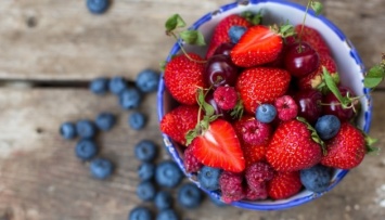 Вкусная диета: ТОП-5 летних ягод для похудения