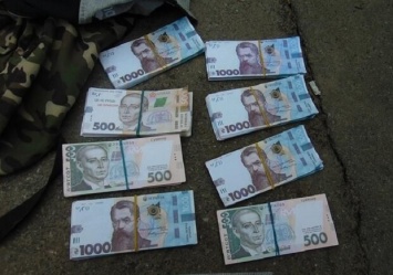 Купился на объявление: киевлянин обменял 20 тысяч долларов на сувенирные гривны
