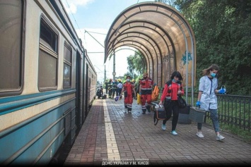 Зажало между вагоном и платформой: на станции Караваевы Дачи погиб мужчина, - ФОТО