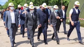 В Кривом Роге Президент Владимир Зеленский проверил, как проходит реконструкция стадиона "Металлург"