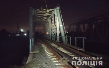 В Харькове девочка погибла от удара током на мосту