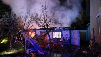 В Днепре в Амур-Нижнеднепровском районе сгорел гараж