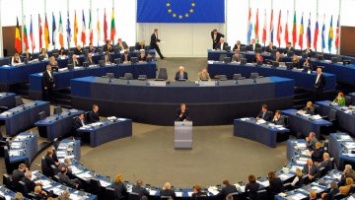 Европарламент принял резолюцию с призывом отключить Беларусь от SWIFT и ввести санкции против нефтепромышленного комплекса