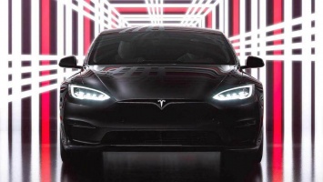 Илон Маск представил "самый быстрый серийный автомобиль" Tesla Model S Plaid