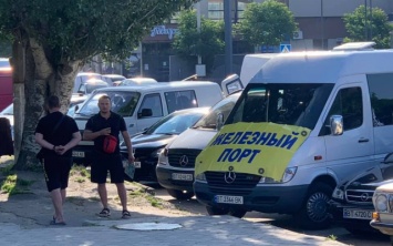 "Одесский перевозчик", вопреки запрету городских властей, продолжает оказывать услуги в Херсоне