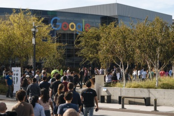 Еще больше бывших сотрудников ополчилось против Google