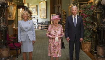 Байден пригласил Елизавету II посетить Соединенные Штаты