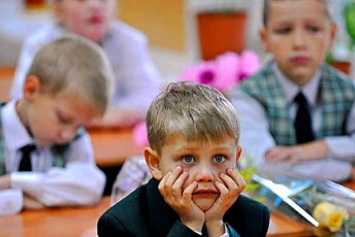 Школьникам Беларуси на выпускной подарили по 2 кг цемента, а учителям по 3 кг