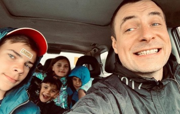 Восьмикратный отец Евгений Цыганов рассказал о каждом своем ребенке