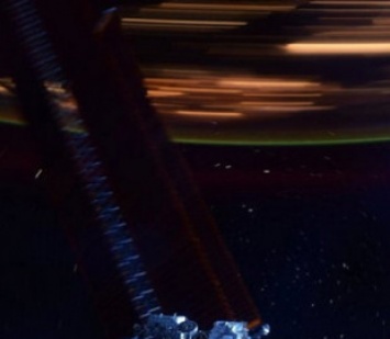 Астронавт МКС показал на фото высокую скорость вращения станции вокруг Земли