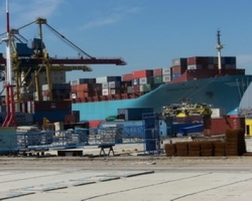 Заторы в портах на юге Китая парализуют мировую торговлю