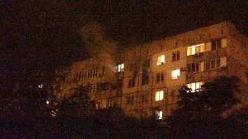 Люди выбегали из дома в одних трусах. В Мариуполе ночью горела квартира многоэтажке, - ФОТО