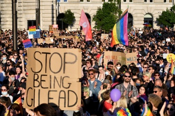 В Венгрии принят закон о запрете "пропаганды ЛГБТ" в школах
