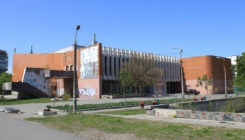 На Оболони начали реконструкцию кинотеатра «Братислава»