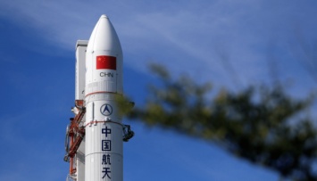 Китай запустит космический корабль с тремя астронавтами
