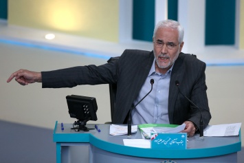 Из президентской гонки в Иране выбыл один из двух реформистов