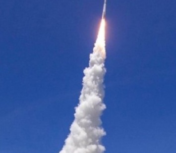 Пассажир самолета снял потрясающее видео запуска космической ракеты Atlas V