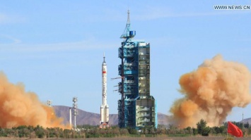 Китай отправил в космос экипаж для строительства орбитальной станции (видео)
