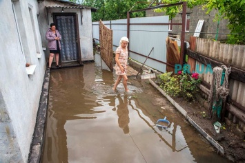 На Мариуполь снова обрушились ливни и грозы, подтоплены больше сотни домов