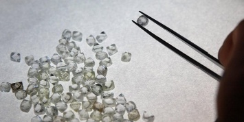 Следствие: сотрудница АЛРОСА вынесла в нижнем белье алмазы на 700 млн
