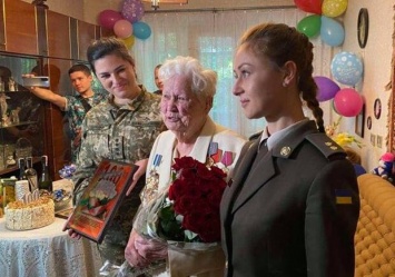 Поздравляем: в Одессе ветеранка Второй мировой войны отпраздновала 100-летний юбилей