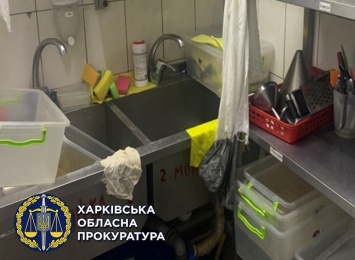 В Сети появились фото кухни ресторана "Якитория", где отравились 80 человек