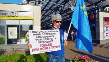 Под Петербургом провели пикеты в поддержку крымских татар