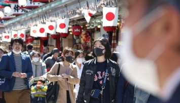Столица Японии смягчает карантин: ресторанам разрешат подавать алкоголь