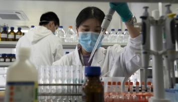 Китай сделал уже более миллиарда прививок - треть от мирового количества