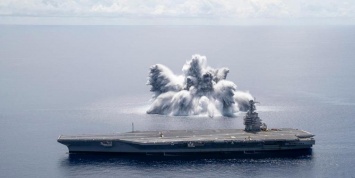 Прочность авианосца ВМС США испытали подводным взрывом многотонной бомбы