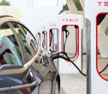 Tesla установила зарядные станции Supercharger вдоль Великого шелкового пути в Китае