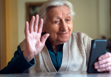 Расскажи бабушке: в Полтаве откроют образовательный центр для пожилых людей