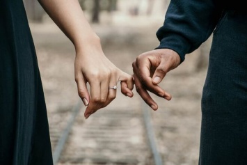 Пожениться и развестись у нотариуса: сколько будет стоить