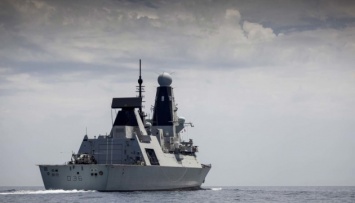 Британия опровергает обстрел своего эсминца со стороны РФ у берегов Крыма