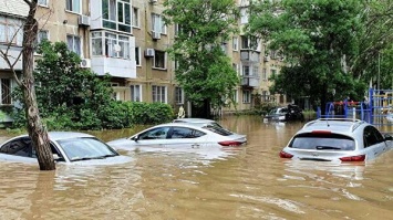 Масштабные наводнения в Крыму разрушили 117 улиц Ялты (ФОТО)