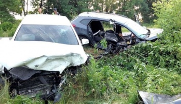 На Ривненщине легковушка протаранила Mercedes - водитель погиб, четверо в больнице
