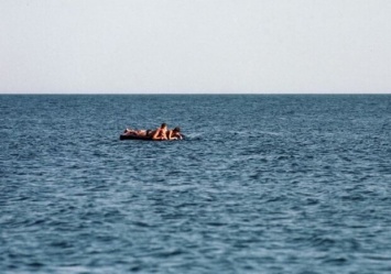 Не оставляйте одних: в Кирилловке трех детей на матрасе унесло в открытое море