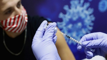 В Израиле заявили о высокой эффективности вакцины Pfizer против коронавируса "Дельта"