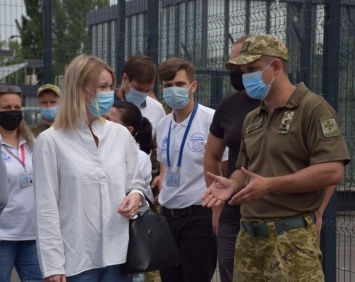 Новоназначенная глава Агентства ООН по делам беженцев в Украине посетила КПВВ на Луганщине