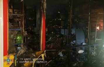 В Харькове сгорел продуктовый киоск