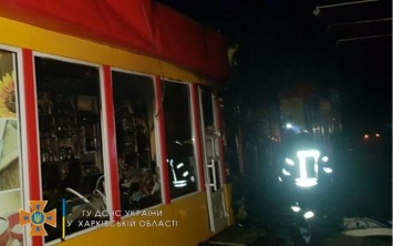 Пожар в Харькове: на Салтовке ночью сгорел продуктовый магазин, - ФОТО