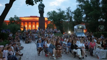 В центре Киева все лето будут бесплатно показывать кино под открытым небом