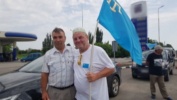 Украинский и крымскотатарский флаги развернули на Чонгаре