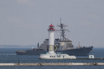 Американский эсминец «Росс» вошел в порт Одессы (ФОТО)