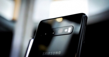 Смартфон с экраном-браслетом: компания Samsung запатентовала новую разработку (ФОТО)